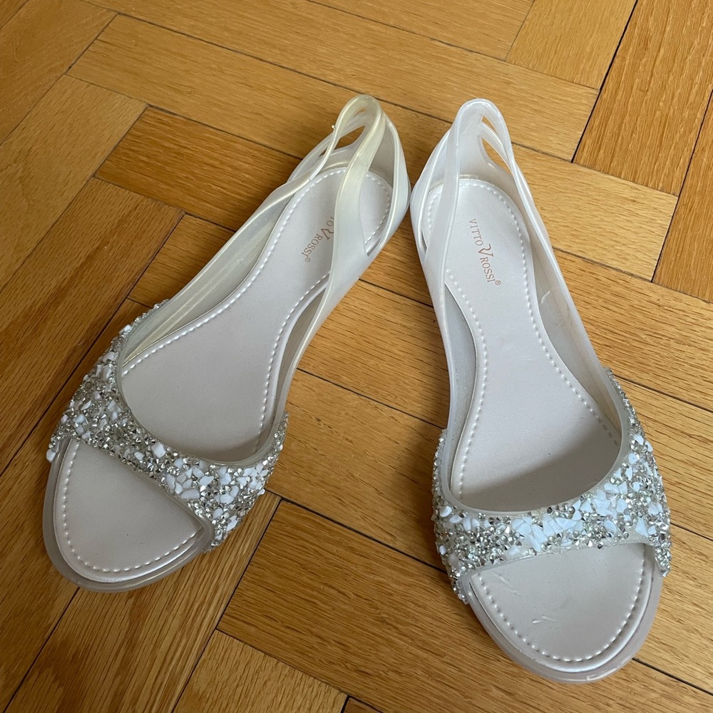 Vitto Rossi - white sandals with sparkles - size 7